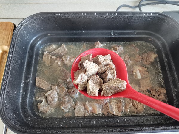 鮮美又饞人的土豆燉牛肉的做法-家常味燉菜譜-易網健康養生網 鮮美又饞人的土豆燉牛肉的做法-家常味燉菜譜