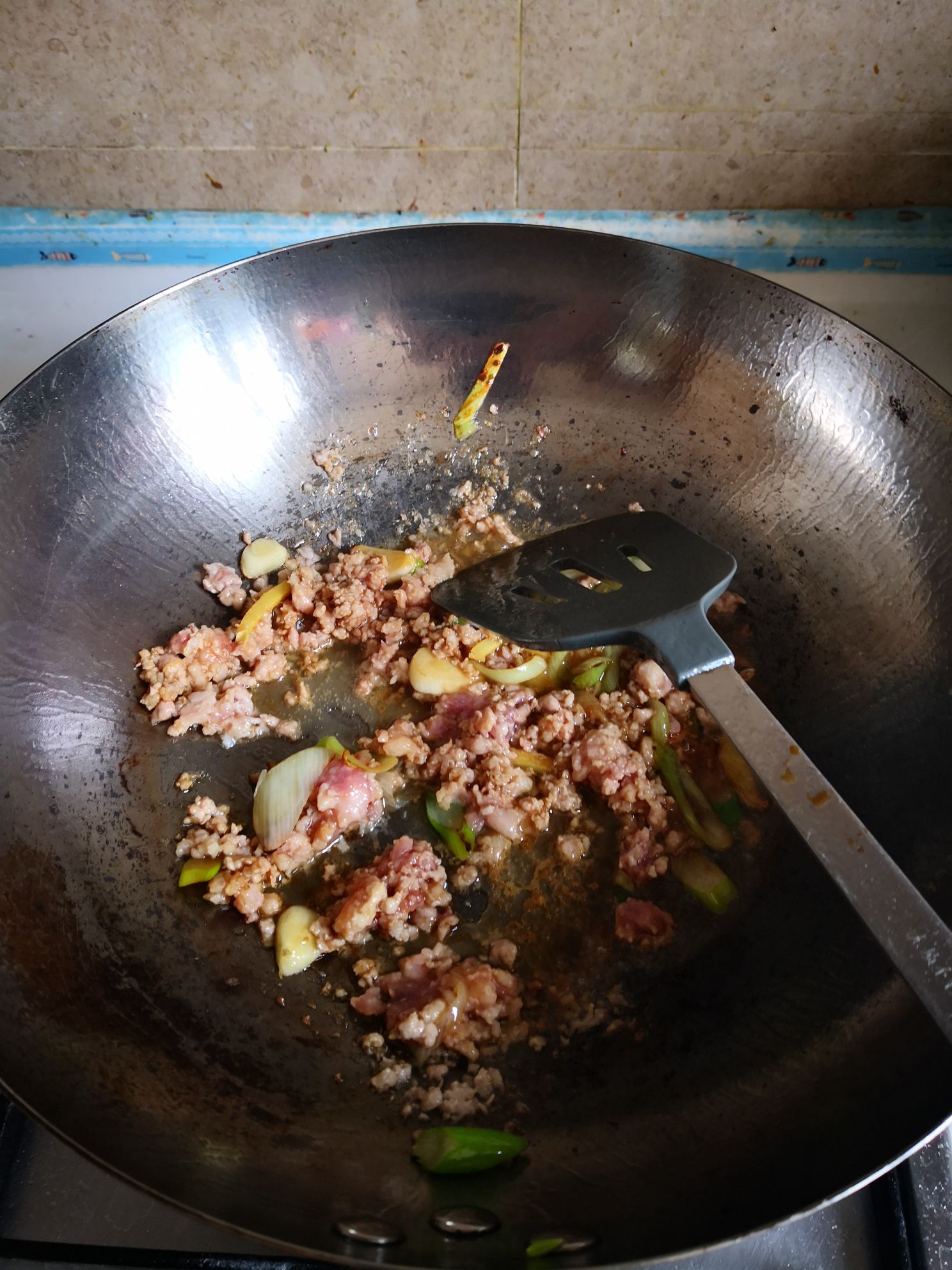 肉餡西蘭花的做法-家常味炒菜譜