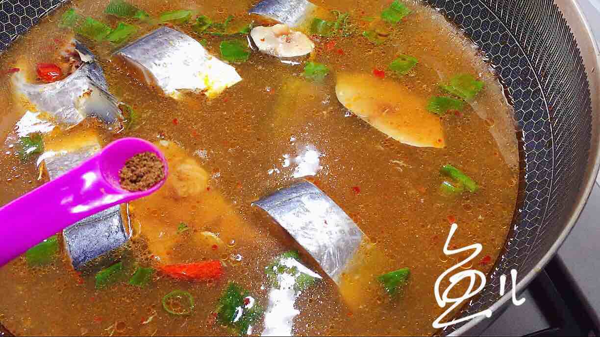 做鲅魚加幾勺它，咸香味美，家人都喜歡，太費(fèi)米飯了！的做法-醬香味燉菜譜