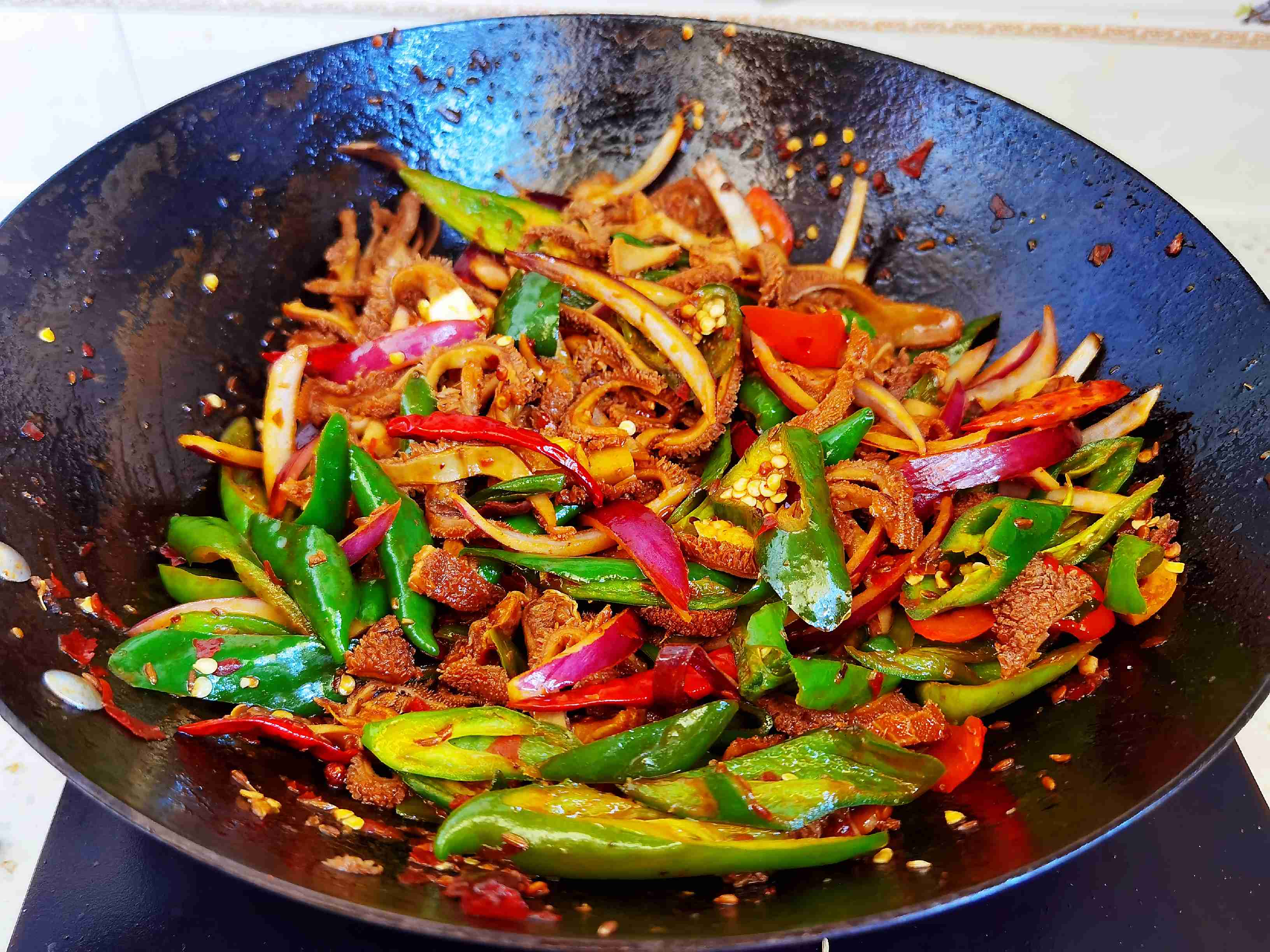 毛肚不要只來燙火鍋，做成香辣味，又嫩又脆又下飯的做法-香辣味炒菜譜