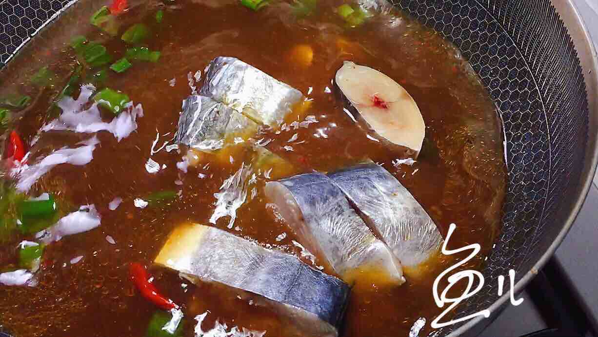 做鲅魚加幾勺它，咸香味美，家人都喜歡，太費(fèi)米飯了！的做法-醬香味燉菜譜