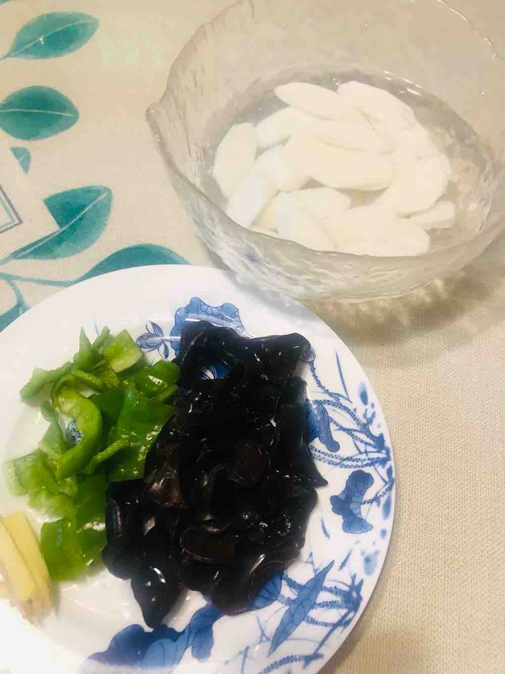 火腿山藥木耳的做法-家常味炒菜譜