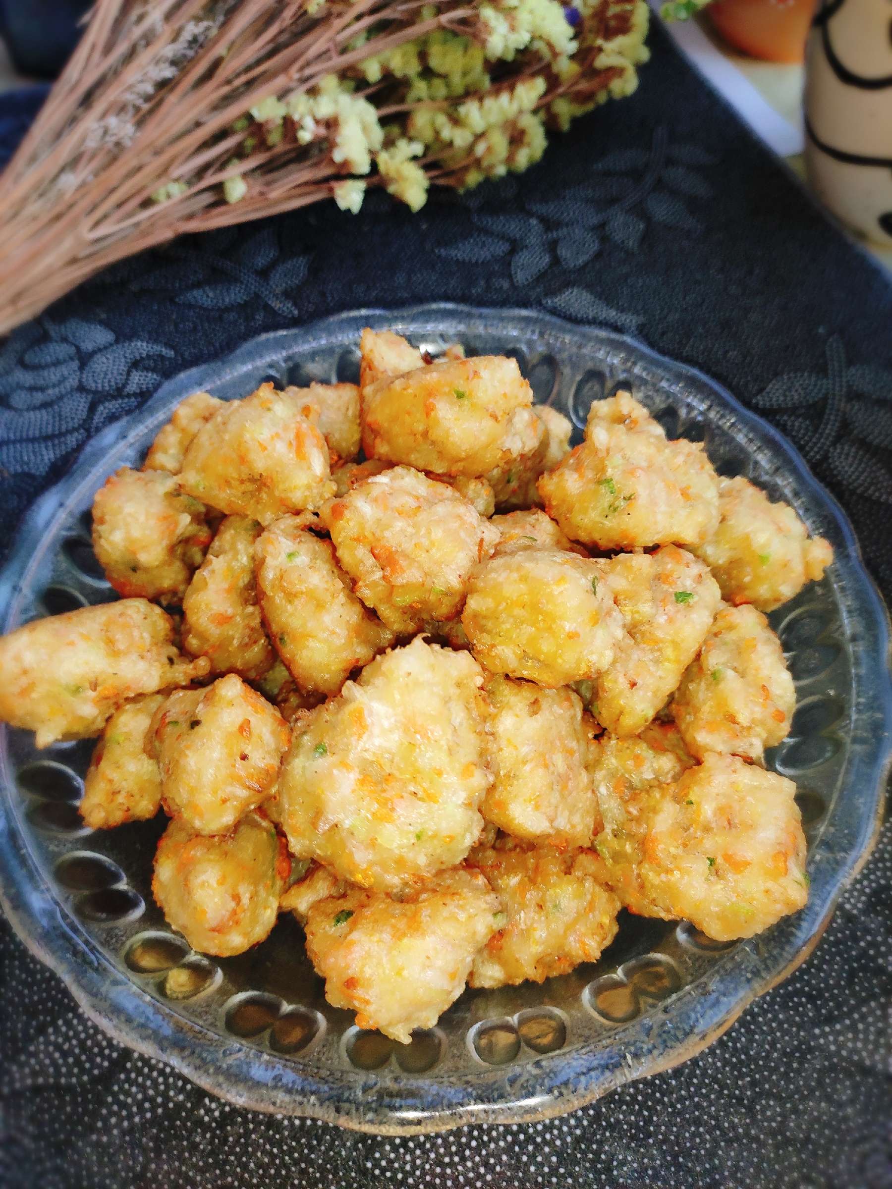 外酥里嫩的五彩丸子的做法-咸鮮味炸菜譜