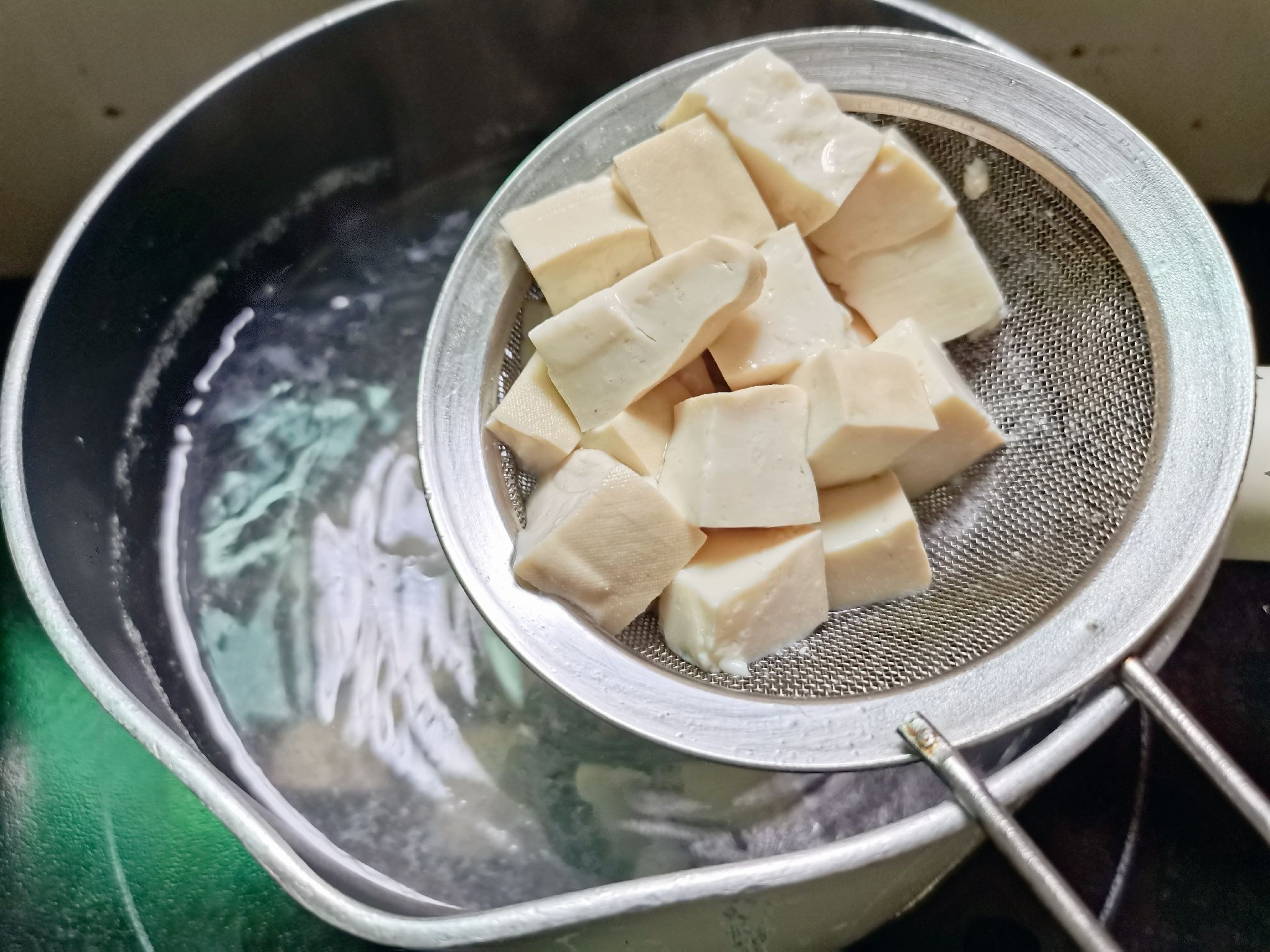 小蔥拌豆腐的做法-家常味拌菜譜