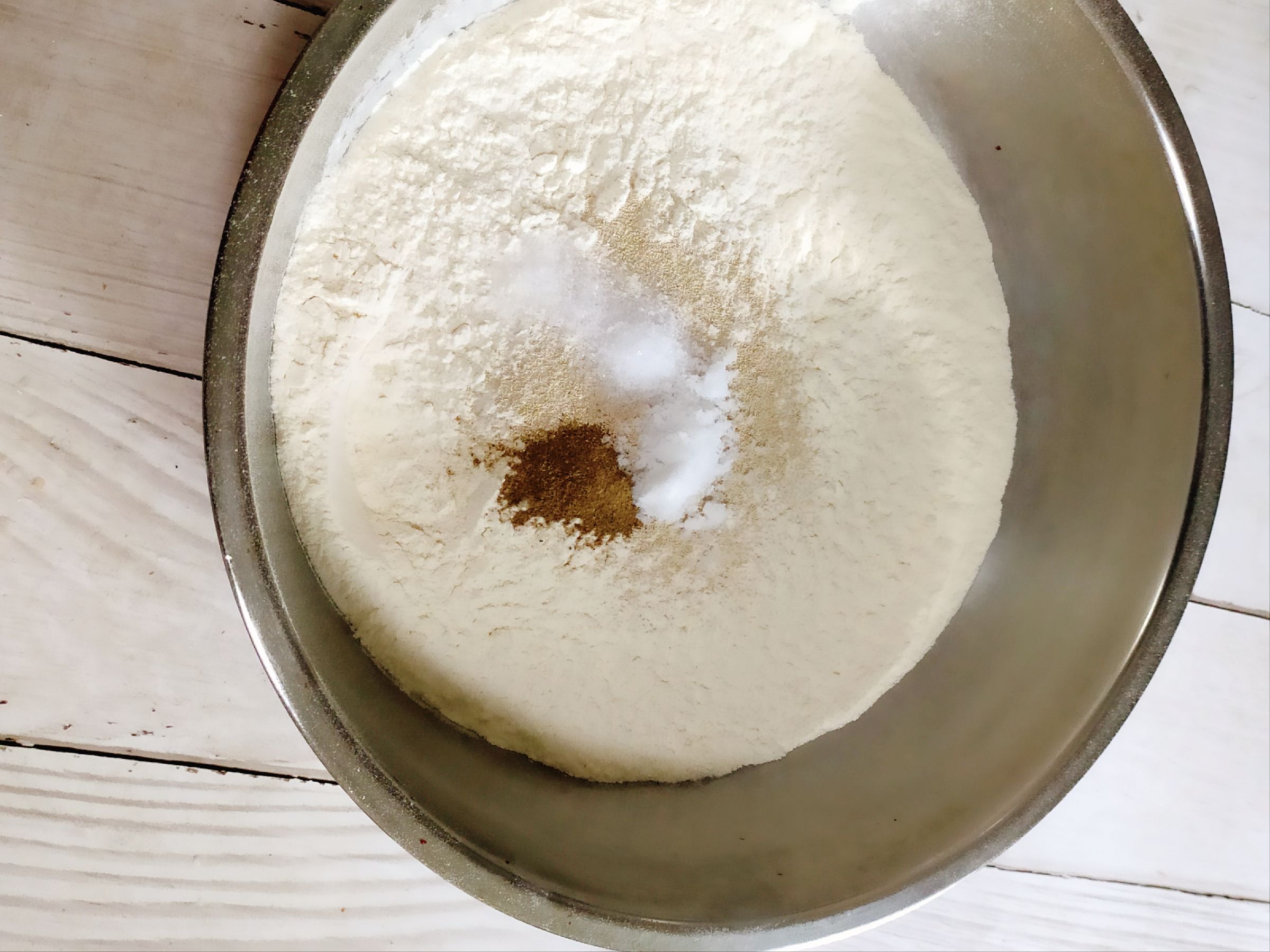 外酥里嫩的五彩丸子的做法-咸鮮味炸菜譜