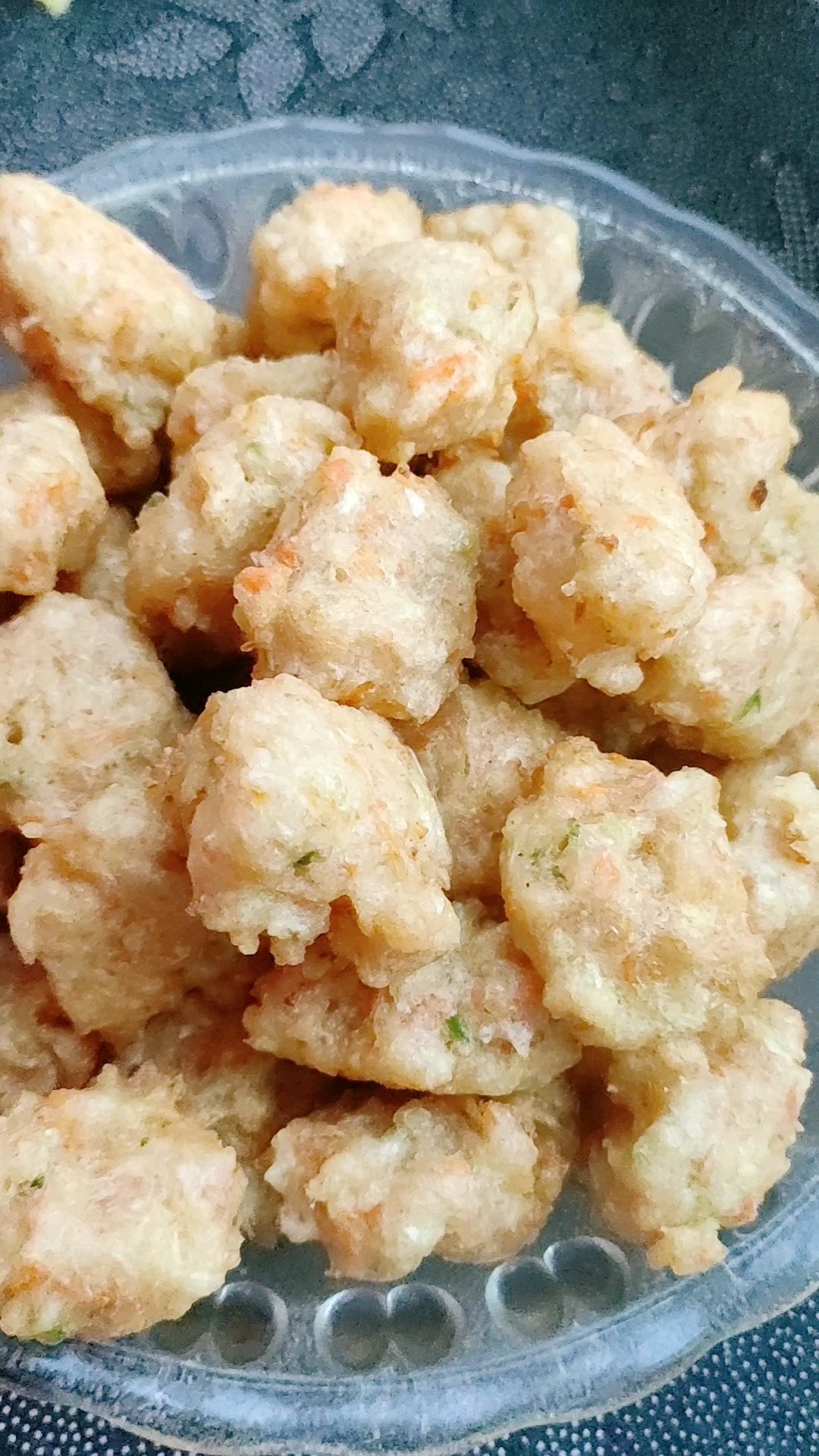 外酥里嫩的五彩丸子的做法-咸鮮味炸菜譜