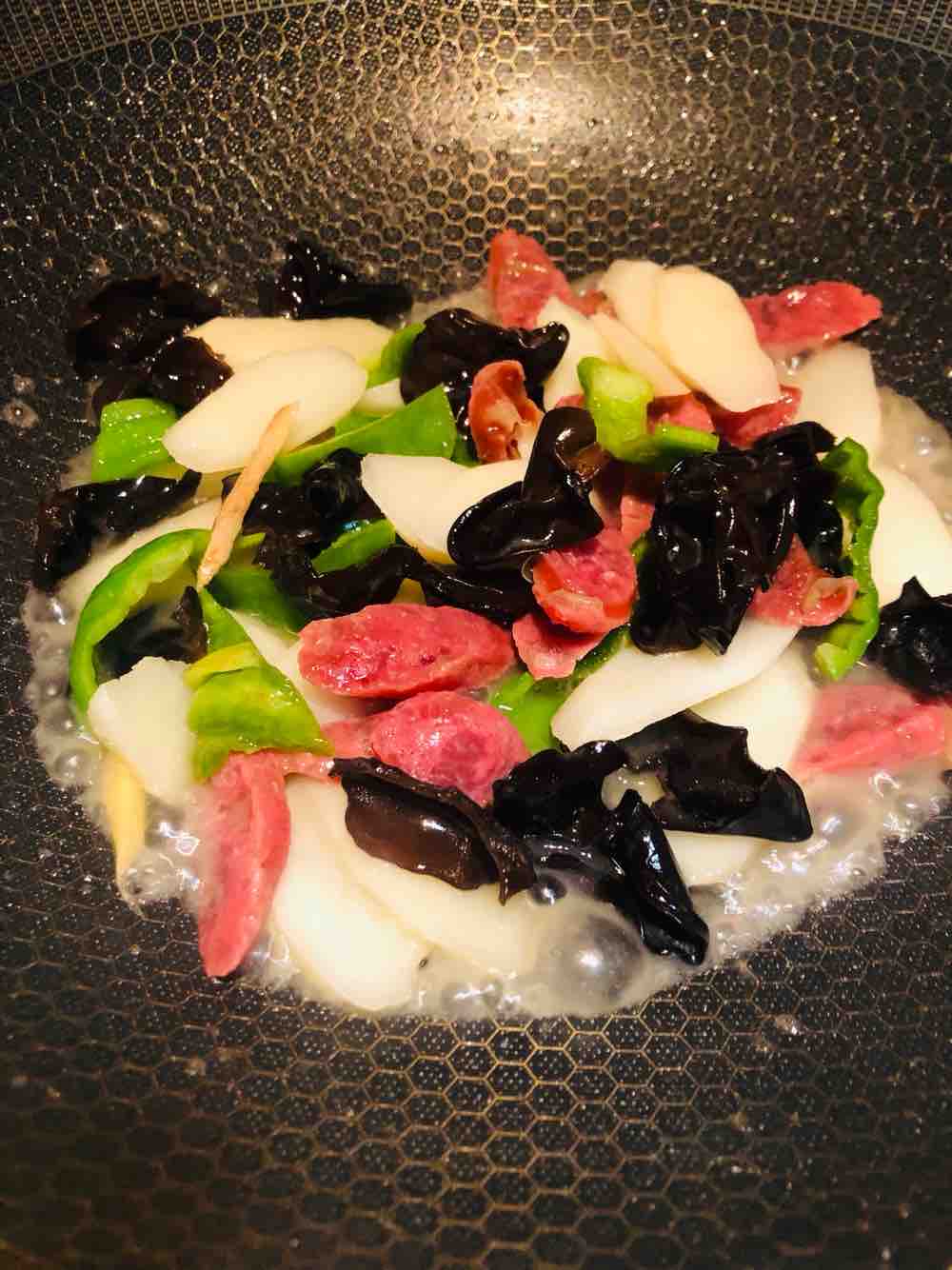 火腿山藥木耳的做法-家常味炒菜譜