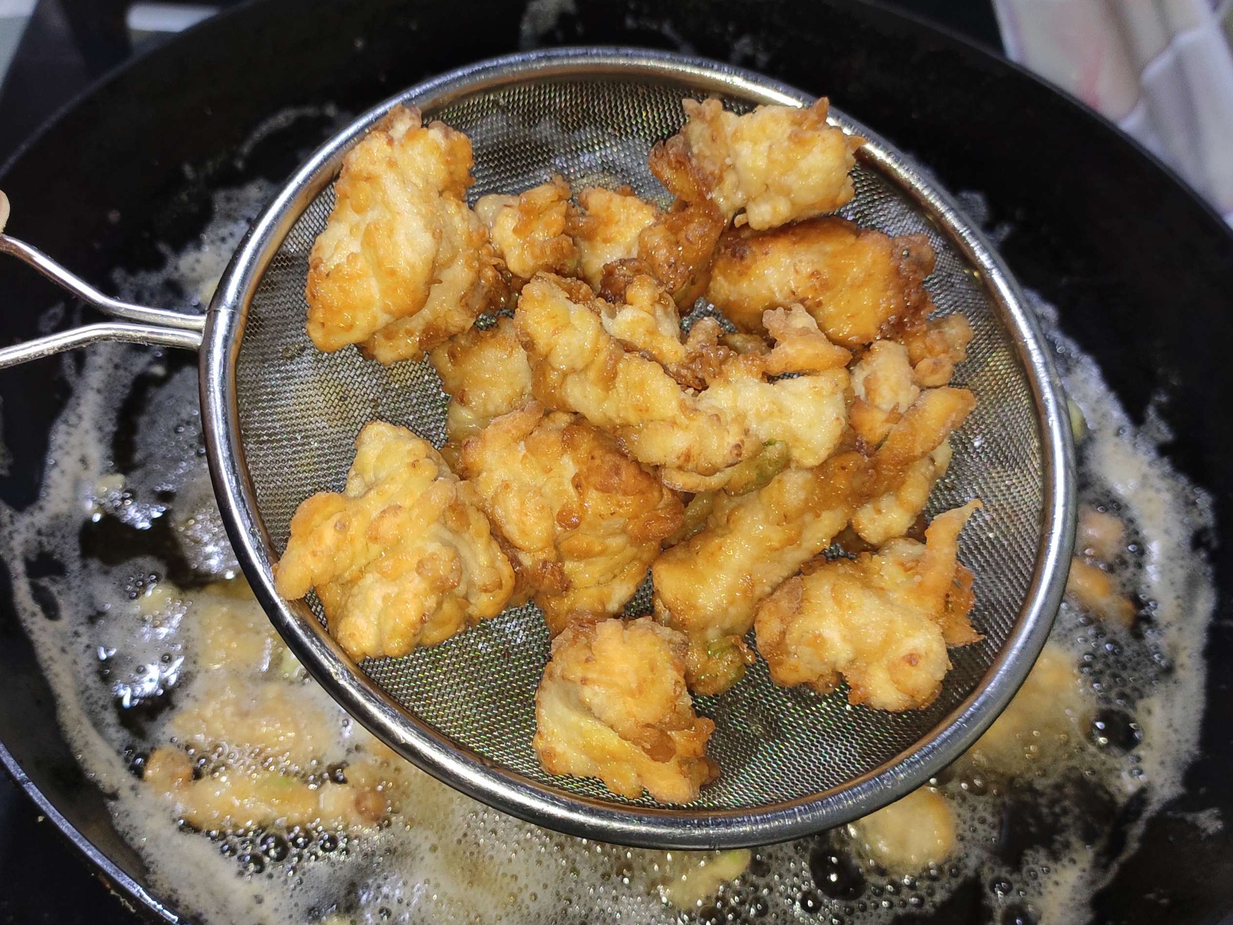 燒烤味的酥脆雞米花的做法-咸鮮味炸菜譜