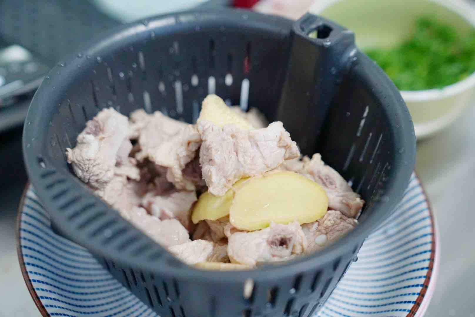 紅糖版糖醋排骨，你真的要試一下。的做法-酸甜味燒菜譜