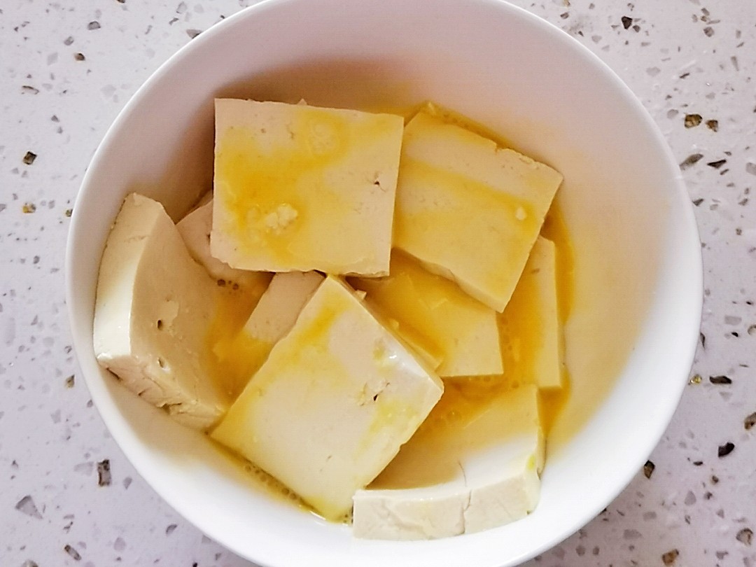 冬日暖胃家常菜－豆腐粉絲煲，葷素搭配，經(jīng)濟實惠又美味的做法-咸鮮味炒菜譜