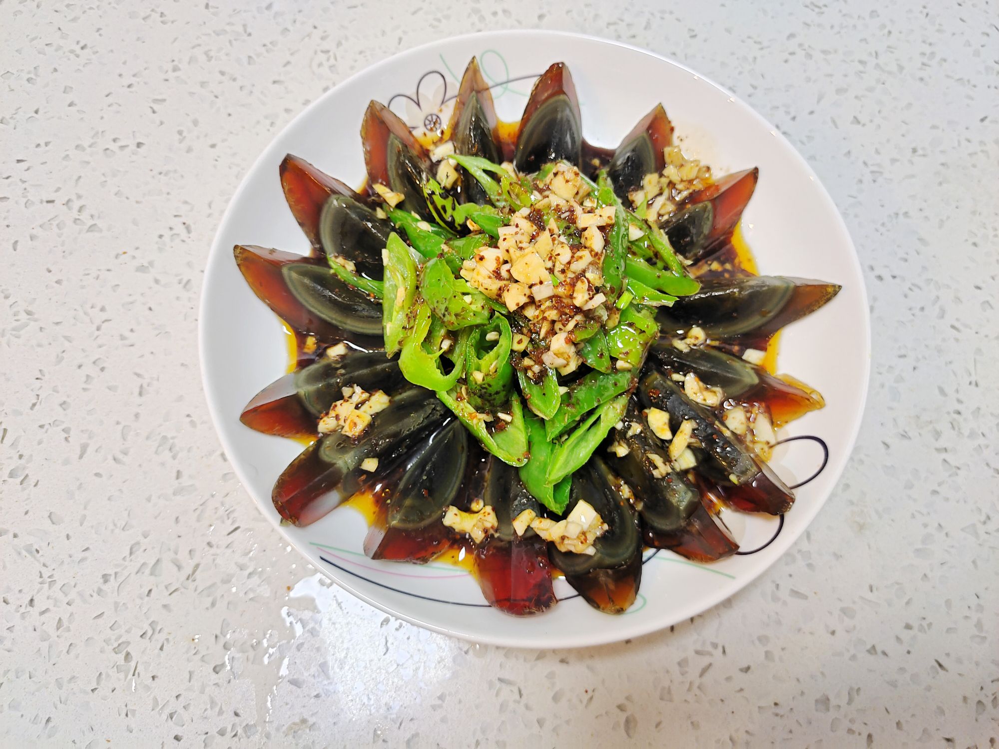 輕松get皮蛋新做法－燒椒皮蛋的做法-家常味拌菜譜