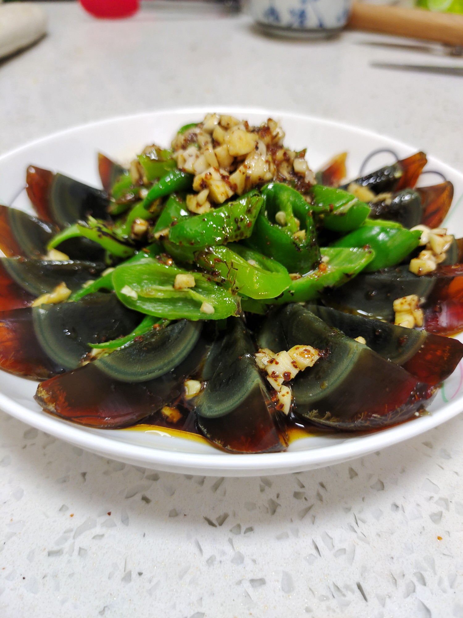 輕松get皮蛋新做法－燒椒皮蛋的做法-家常味拌菜譜