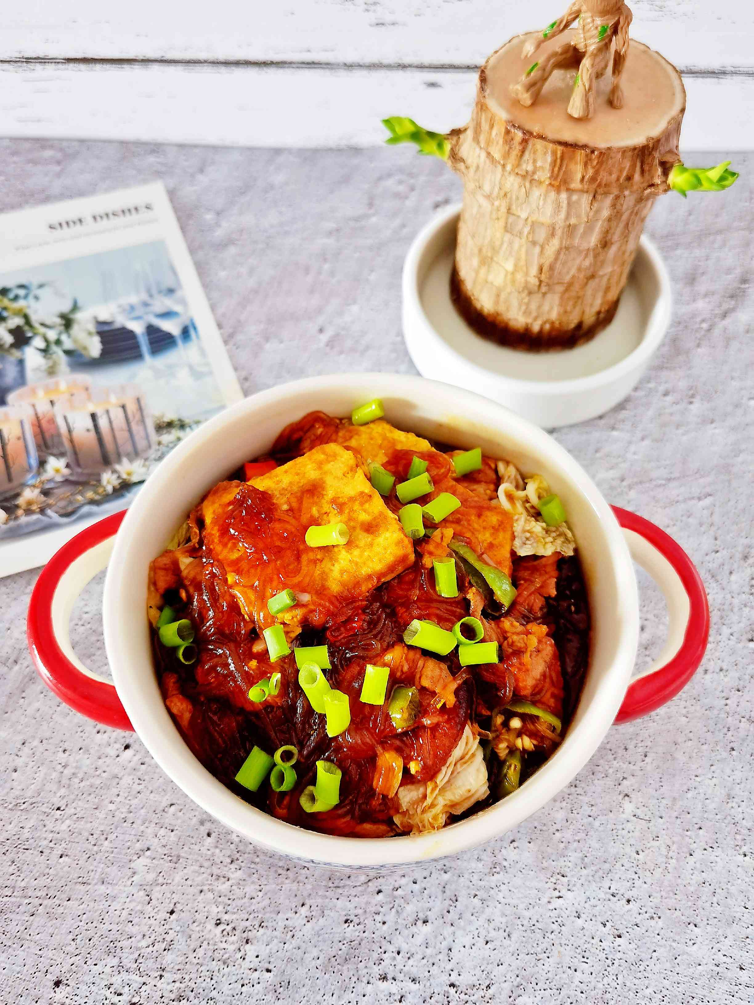 冬日暖胃家常菜－豆腐粉絲煲，葷素搭配，經(jīng)濟實惠又美味的做法-咸鮮味炒菜譜