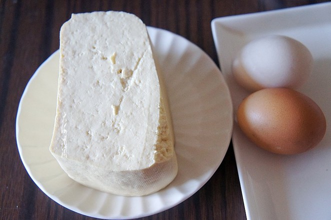 豆腐炒雞蛋的做法-家常味炒菜譜-易網<a href=http://www.gyfww.com/ target=_blank class=infotextkey>健康養生</a>網 豆腐炒雞蛋的做法-家常味炒菜譜