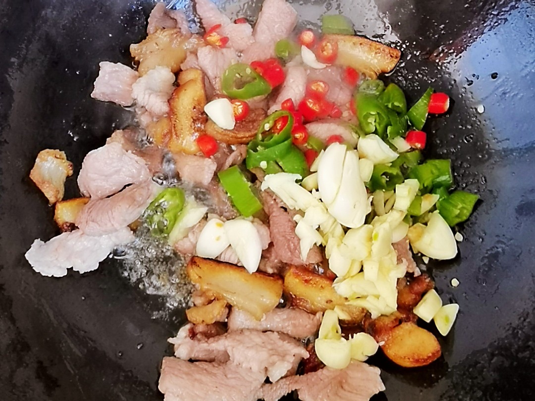 冬日暖胃家常菜－豆腐粉絲煲，葷素搭配，經(jīng)濟實惠又美味的做法-咸鮮味炒菜譜