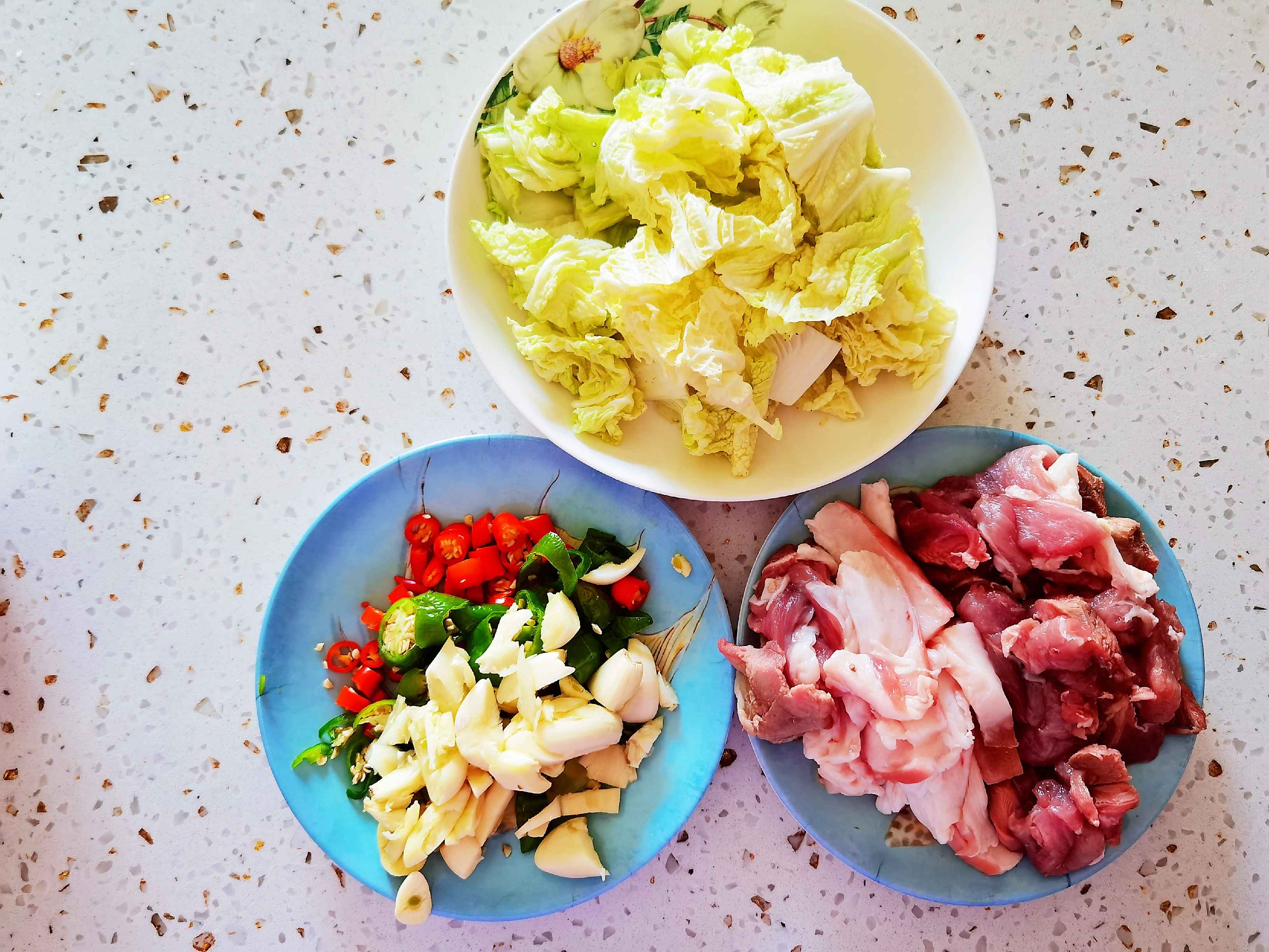 冬日暖胃家常菜－豆腐粉絲煲，葷素搭配，經(jīng)濟實惠又美味的做法-咸鮮味炒菜譜