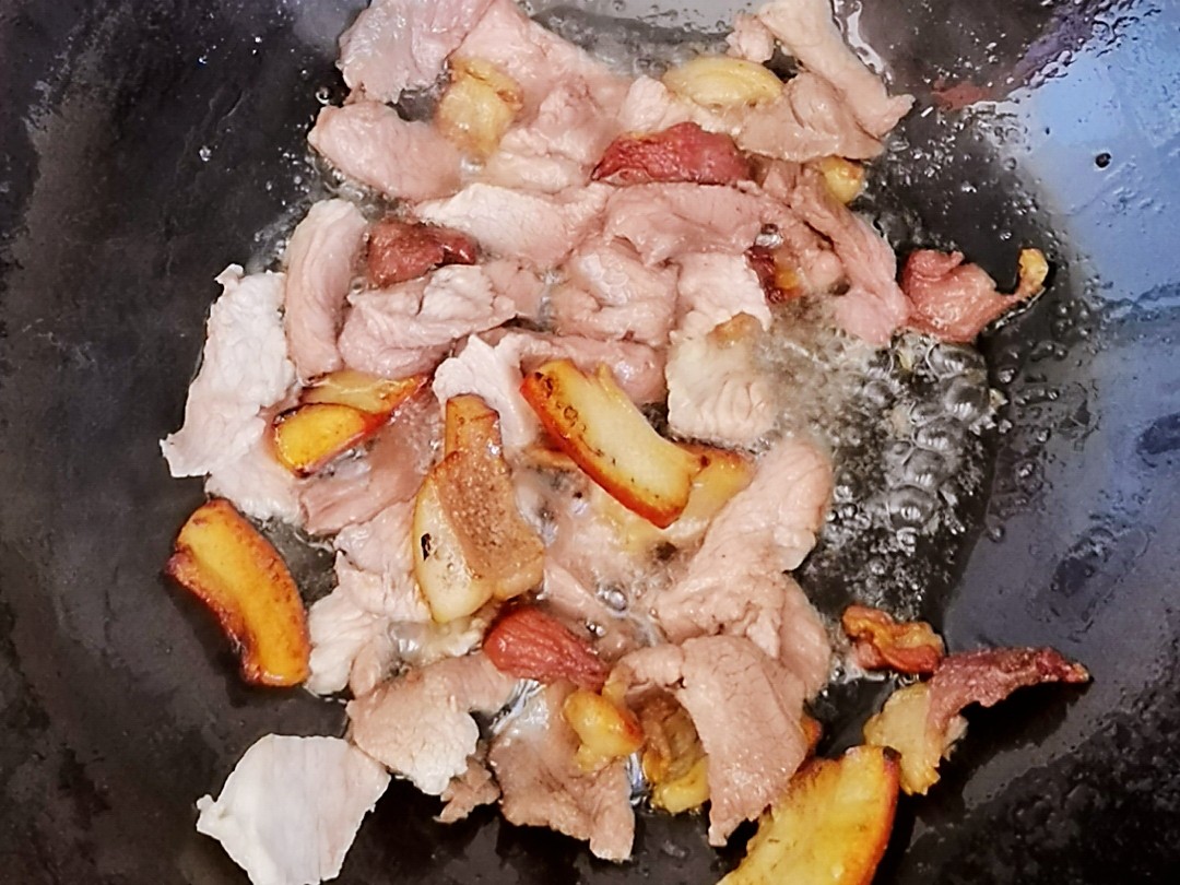 冬日暖胃家常菜－豆腐粉絲煲，葷素搭配，經(jīng)濟實惠又美味的做法-咸鮮味炒菜譜