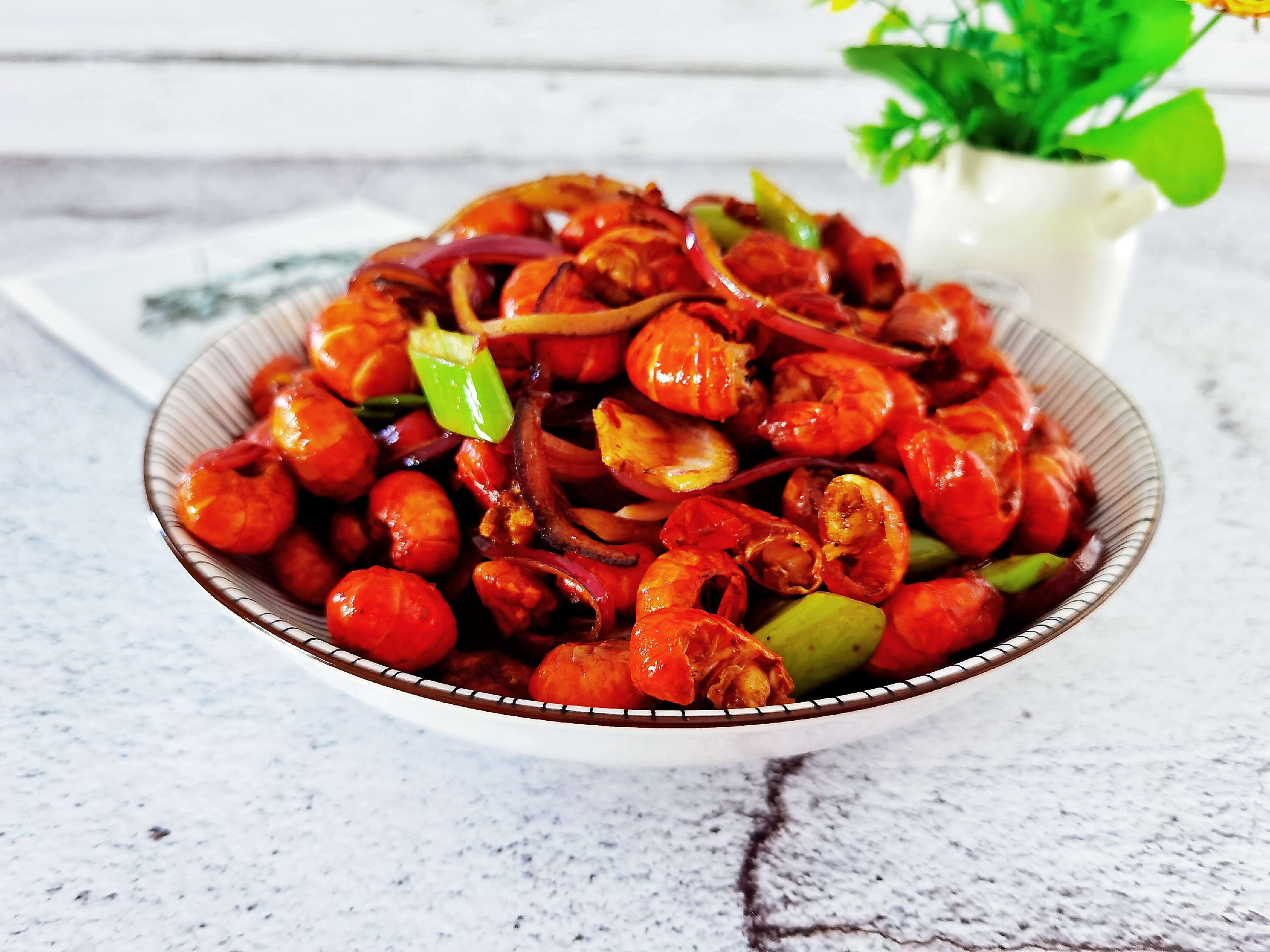 廚房小白零失敗版家常炒－蒜蓉蝦尾，只要1種料，搞定1大盤蝦尾的做法-咸鮮味炒菜譜