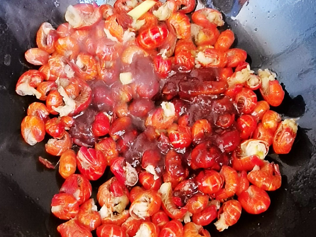 廚房小白零失敗版家常炒－蒜蓉蝦尾，只要1種料，搞定1大盤蝦尾的做法-咸鮮味炒菜譜