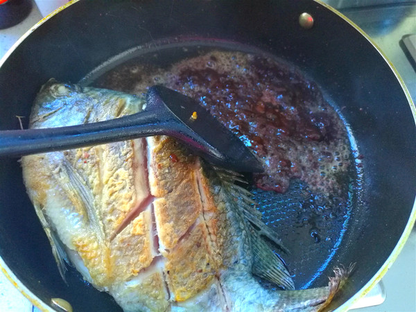 醬燜羅非魚的做法-醬香味燜菜譜