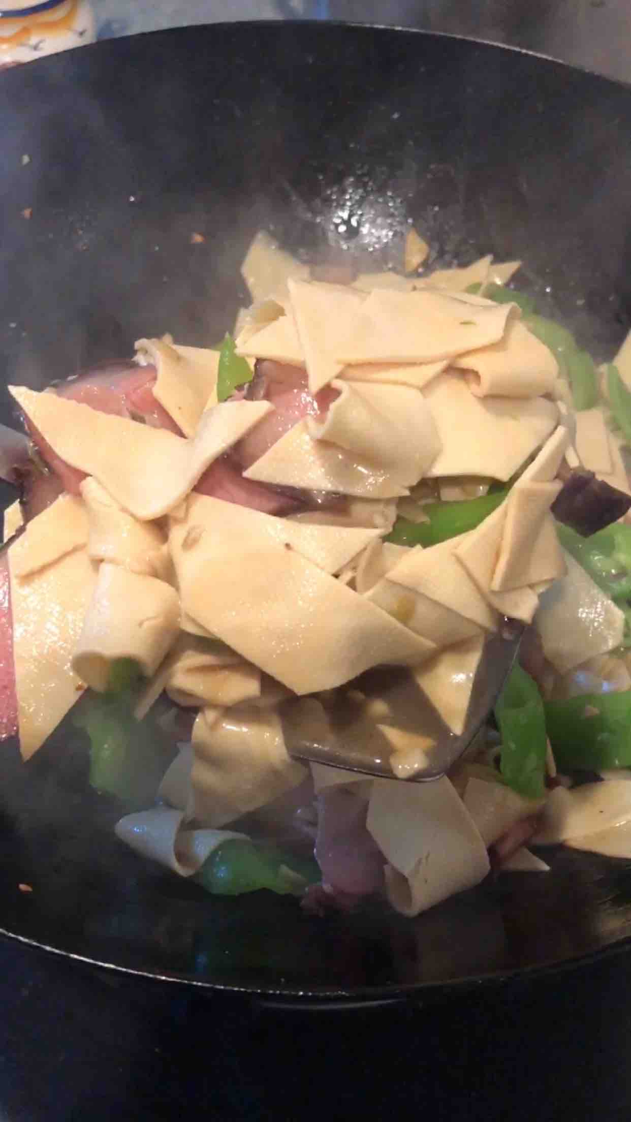 老臘肉豆皮的做法-家常味炒菜譜