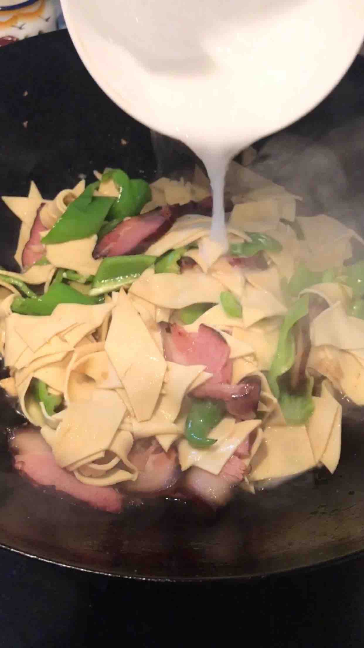 老臘肉豆皮的做法-家常味炒菜譜