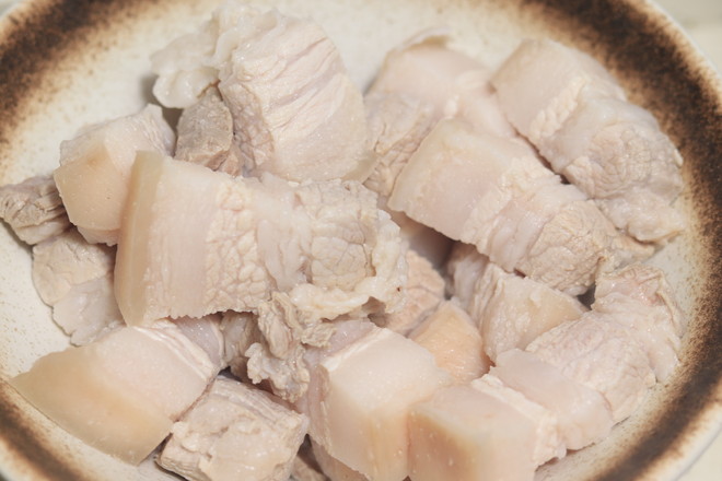 五花肉燉土豆的做法-家常味燉菜譜