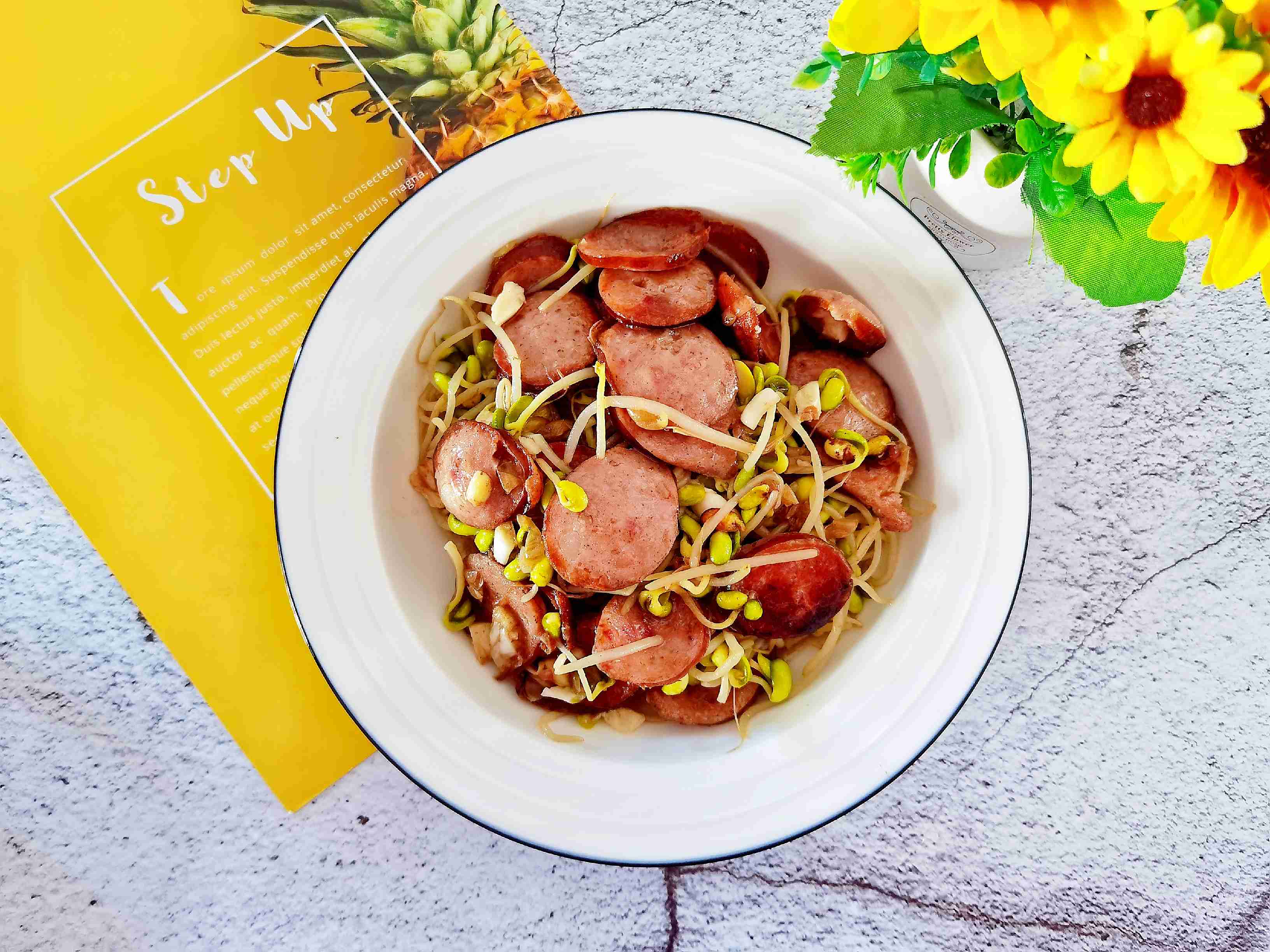 1根香腸1份豆芽隨便1炒，簡單美味又下飯的做法-咸鮮味炒菜譜