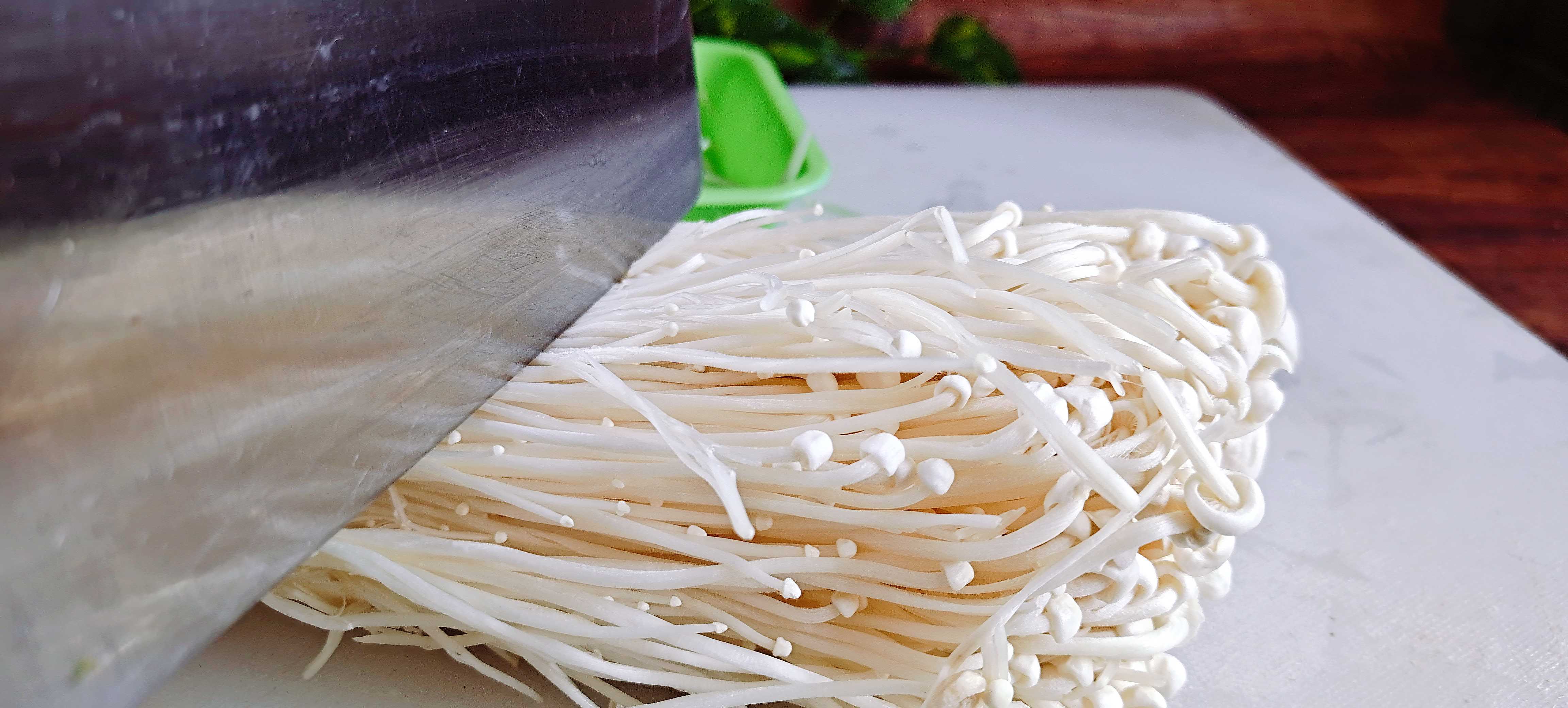 秋冬這樣吃豆腐,暖身又下飯…金針豆腐煲的做法-咸鮮味煲菜譜-易網(wǎng)健康養(yǎng)生網(wǎng) 秋冬這樣吃豆腐,暖身又下飯…金針豆腐煲的做法-咸鮮味煲菜譜