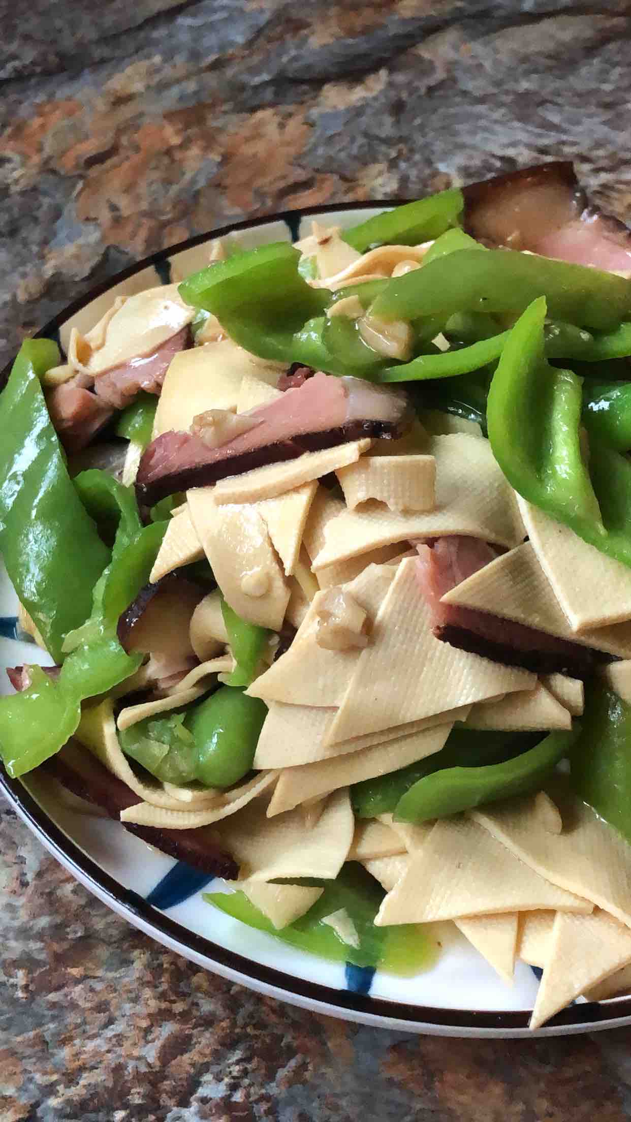 老臘肉豆皮的做法-家常味炒菜譜