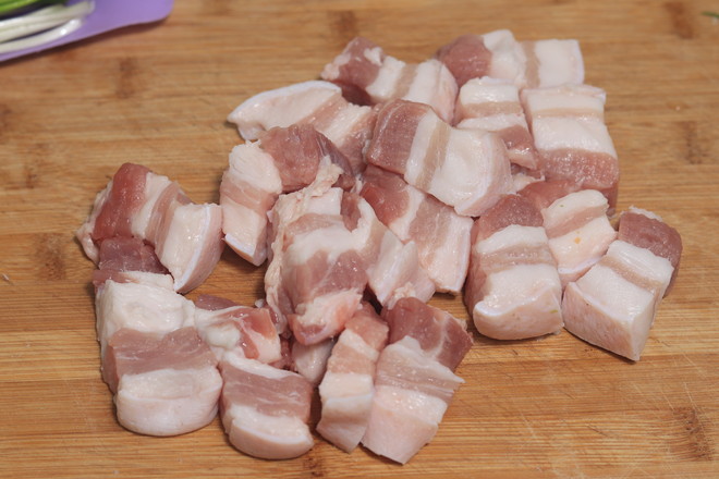 五花肉燉土豆的做法-家常味燉菜譜