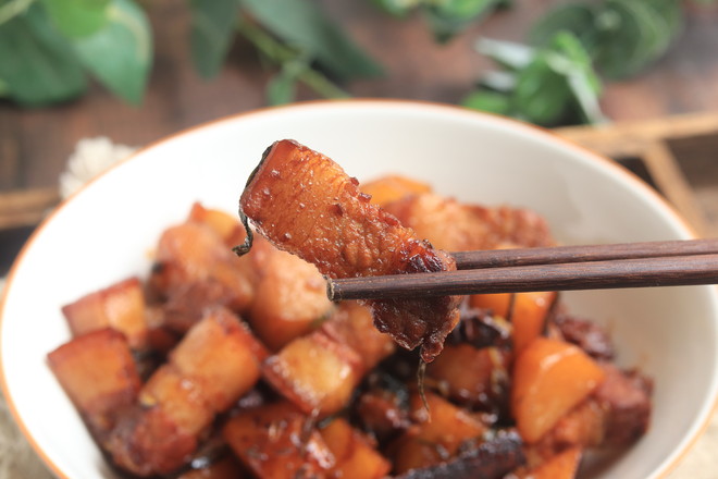 五花肉燉土豆的做法-家常味燉菜譜