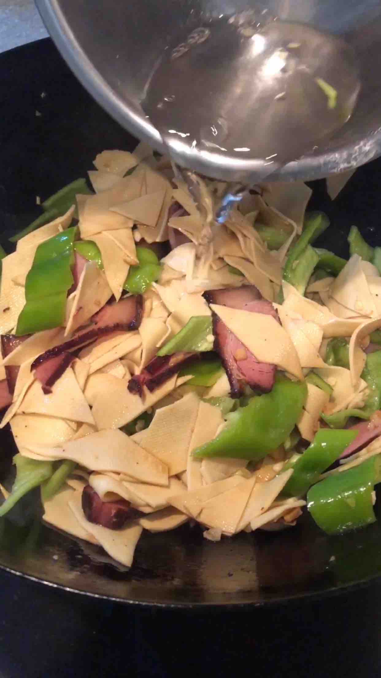 老臘肉豆皮的做法-家常味炒菜譜