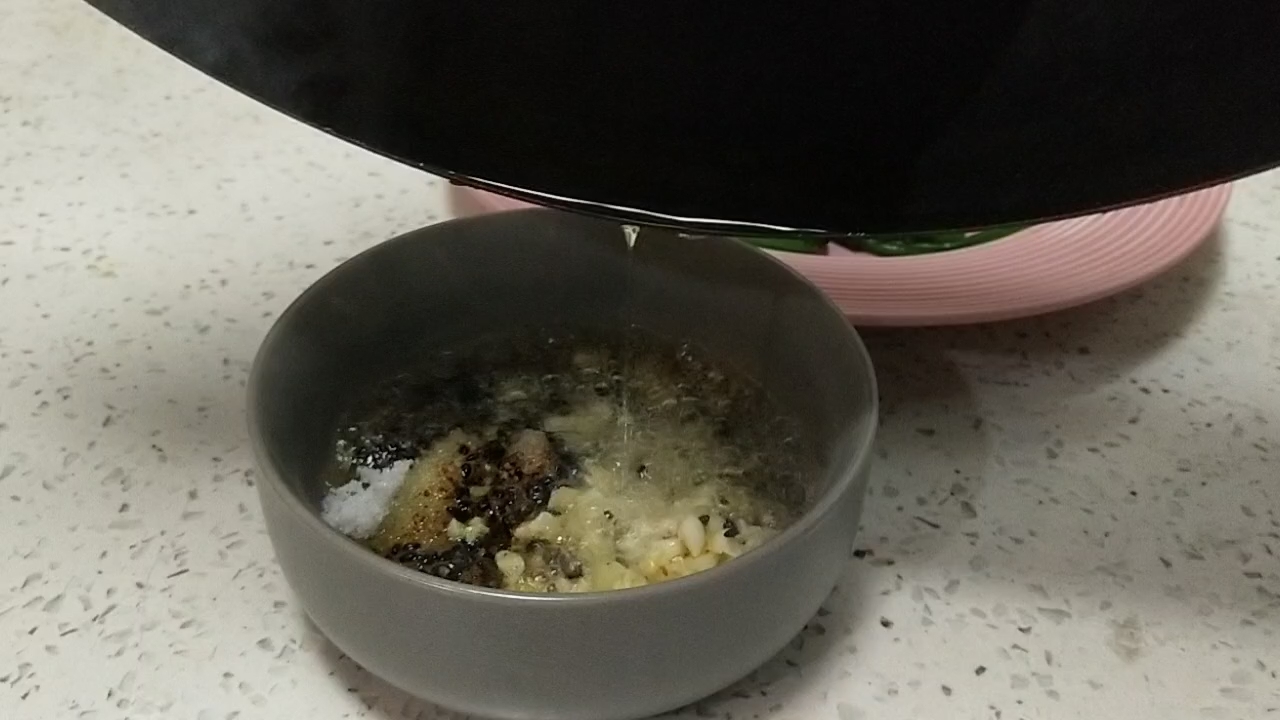 酸香開胃的涼拌菠菜的做法-家常味拌菜譜