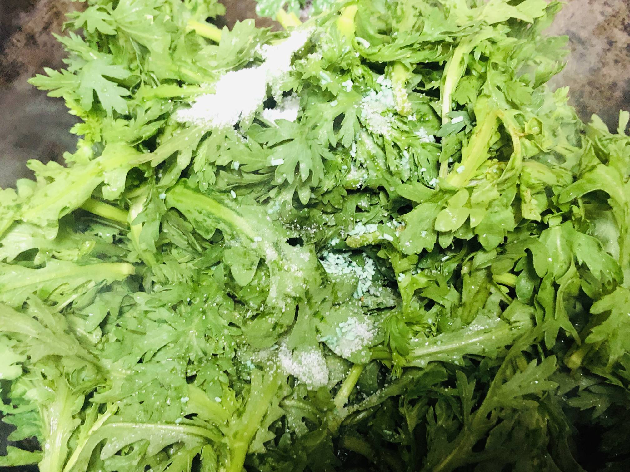 蒜泥茼蒿的做法-家常味炒菜譜-易網健康養生網 蒜泥茼蒿的做法-家常味炒菜譜