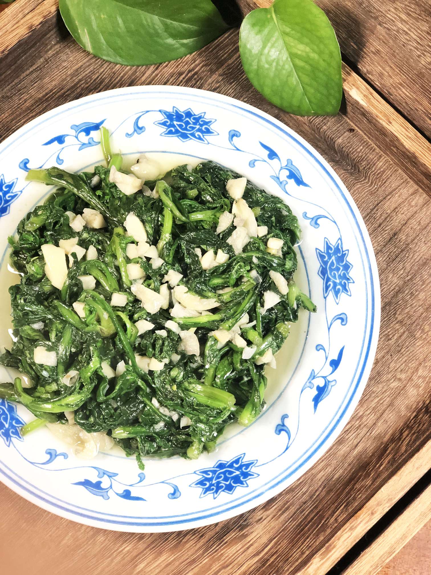 蒜泥茼蒿的做法-家常味炒菜譜-易網健康養生網 蒜泥茼蒿的做法-家常味炒菜譜