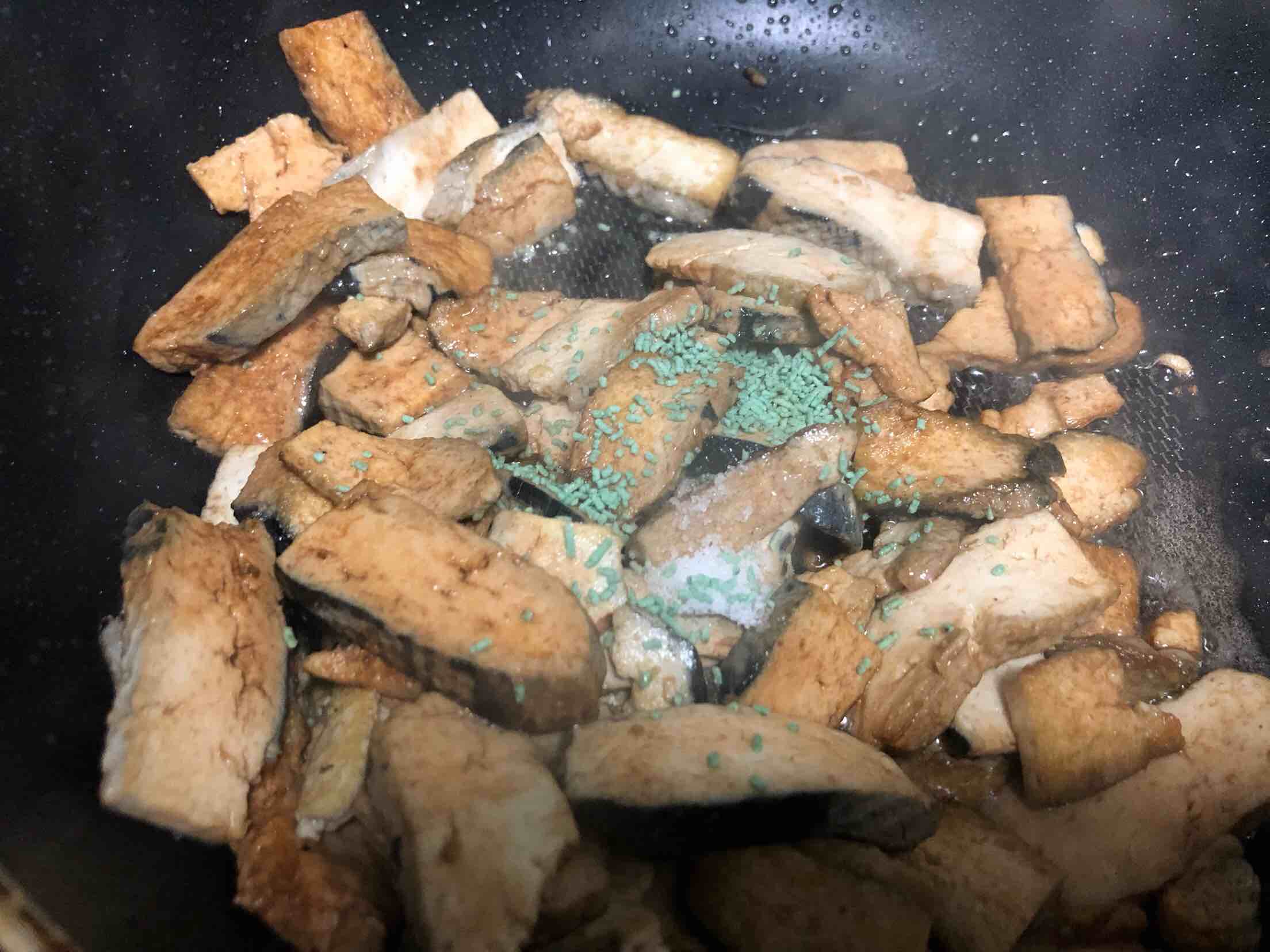 雙椒臭豆腐的做法-家常味炒菜譜