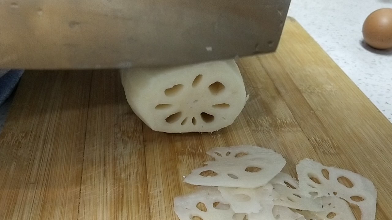 網紅小零食香酥藕片的做法-家常味炸菜譜