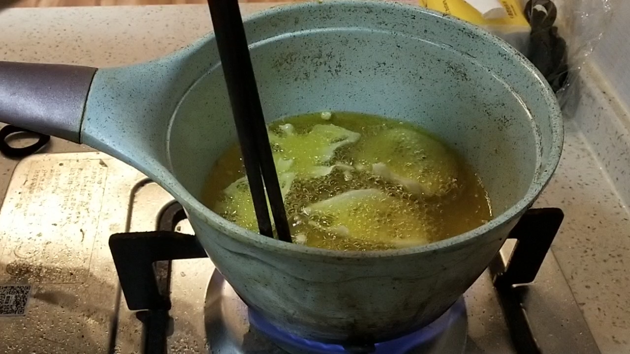 網紅小零食香酥藕片的做法-家常味炸菜譜