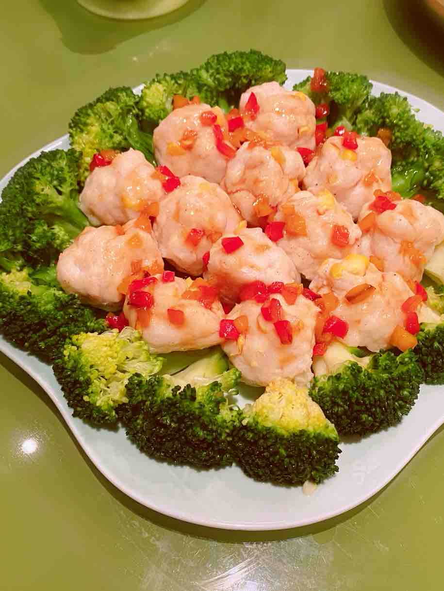 自制粟米魚丸拌西蘭花的做法-家常味蒸菜譜