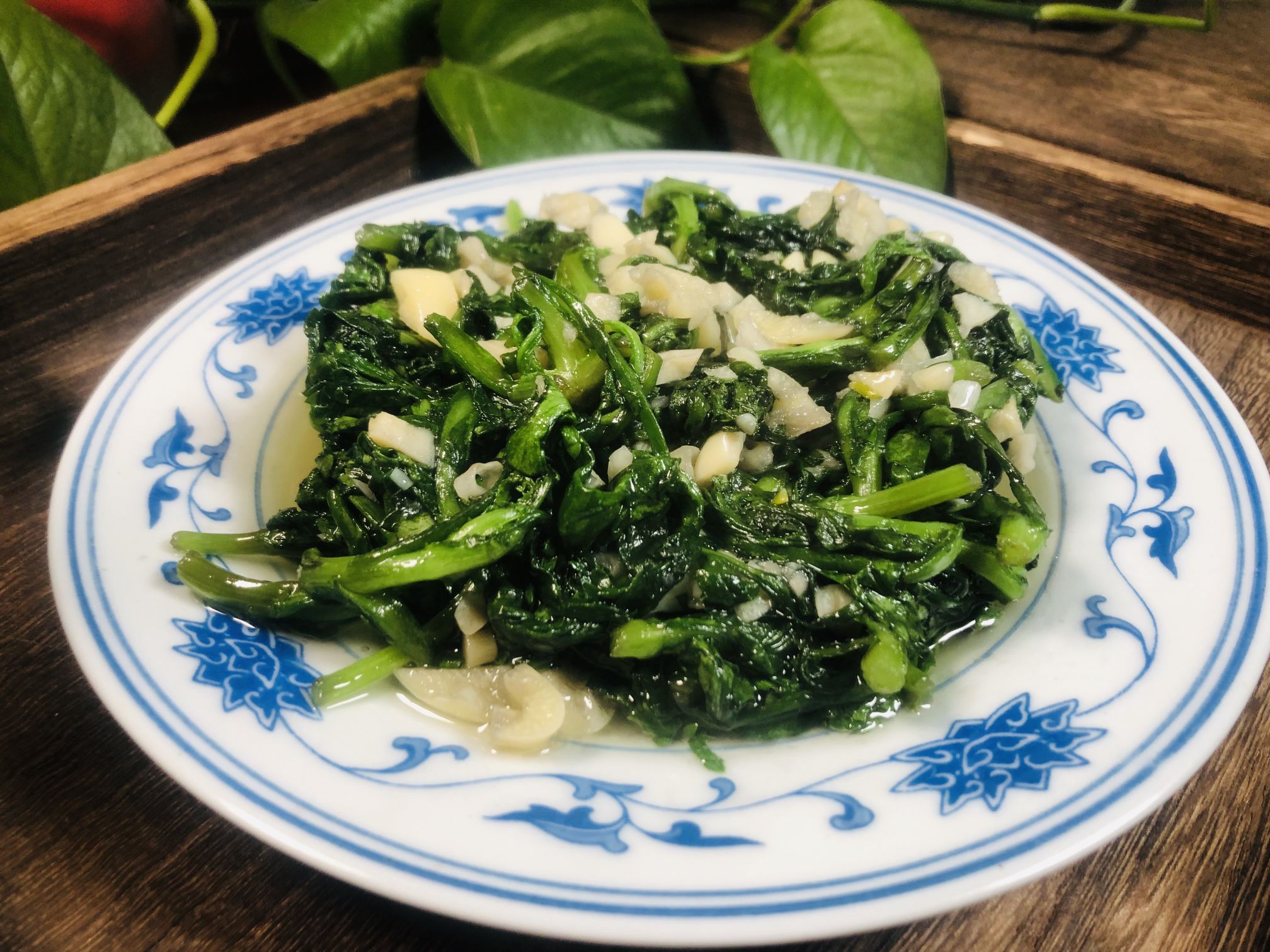 蒜泥茼蒿的做法-家常味炒菜譜-易網健康養生網 蒜泥茼蒿的做法-家常味炒菜譜