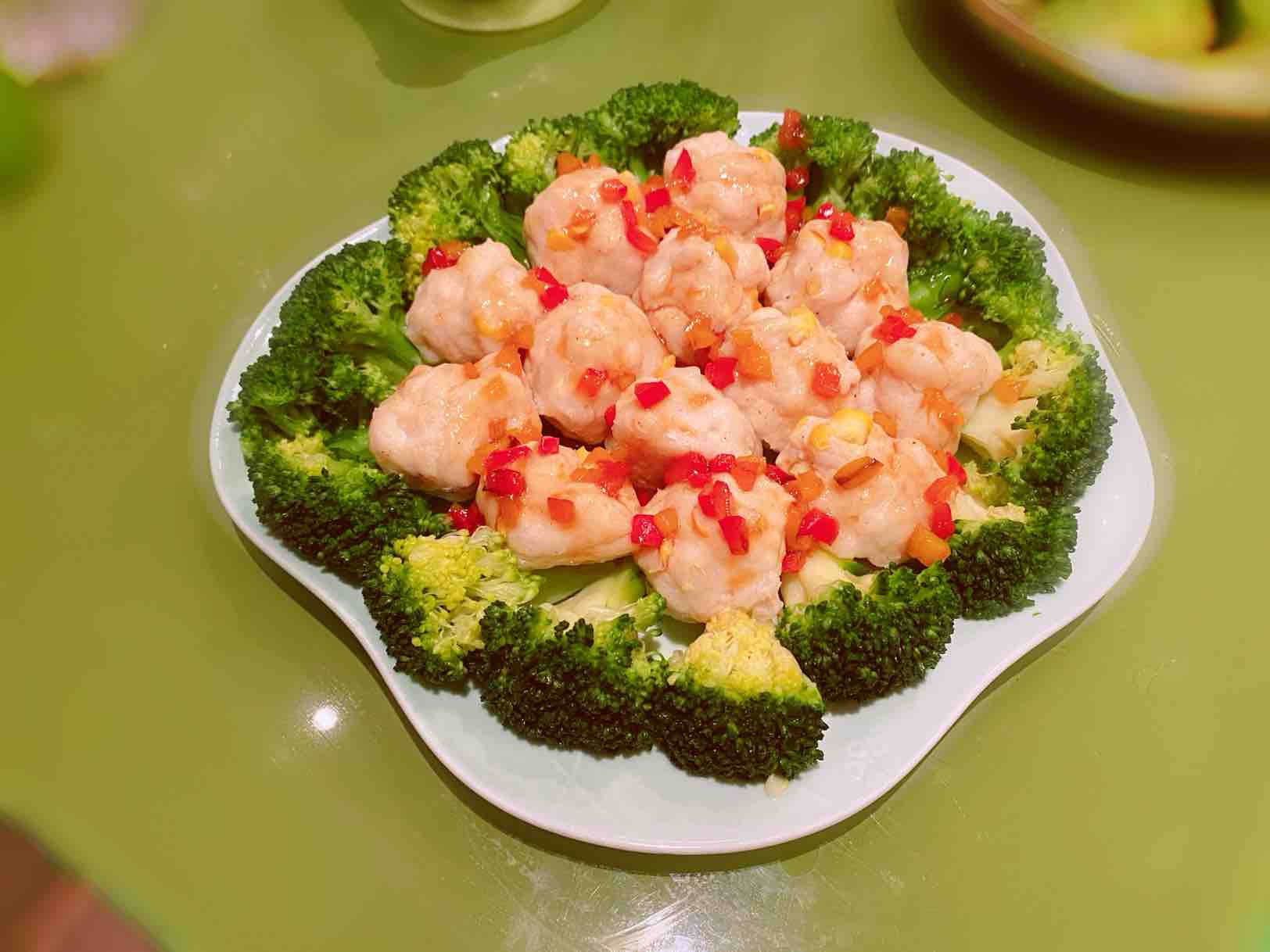 自制粟米魚丸拌西蘭花的做法-家常味蒸菜譜