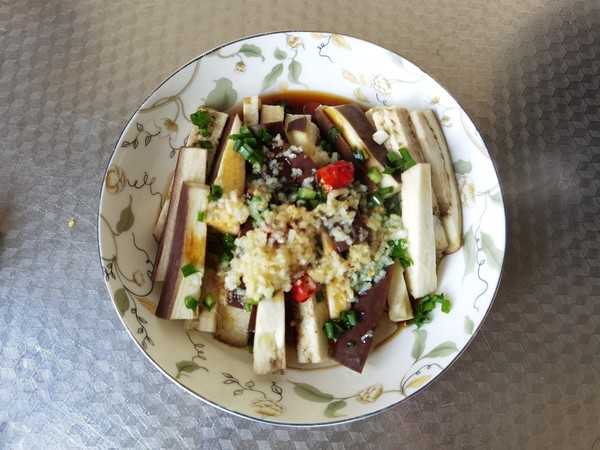 蒜香軟糯的蒸茄子的做法-蒜香味蒸菜譜