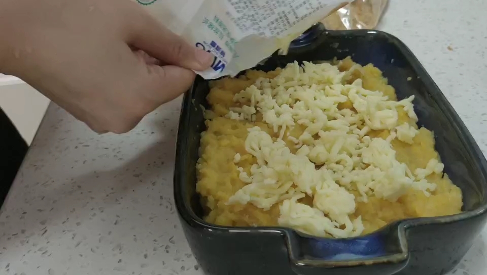 火遍全網(wǎng)的奶香芝士紅薯的做法-甜味烤菜譜