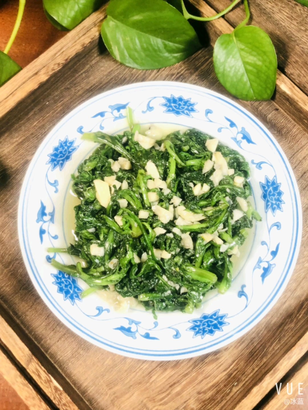 蒜泥茼蒿的做法-家常味炒菜譜