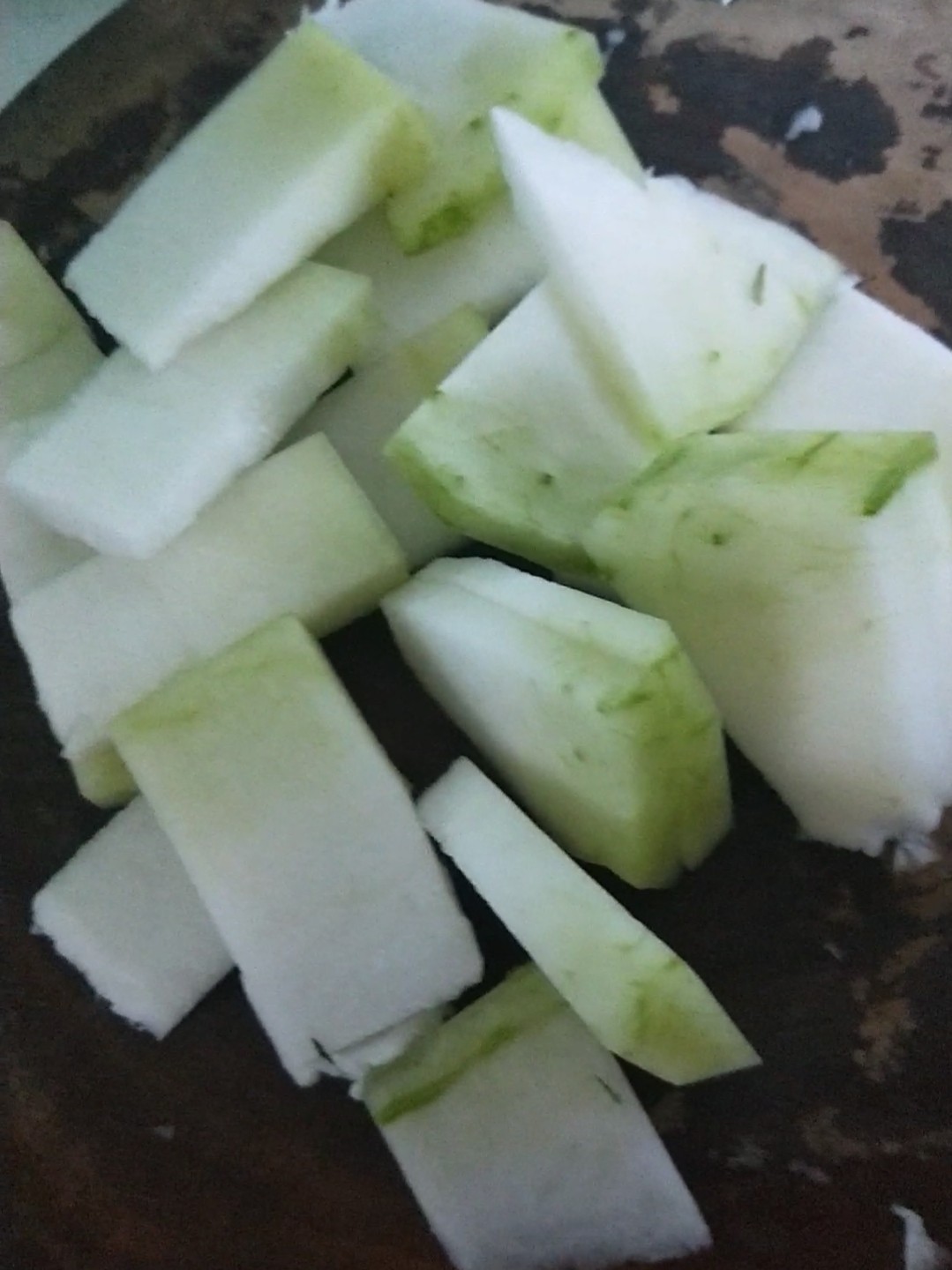 咸肉燉冬瓜的做法-咸鮮味燉菜譜-易網<a href=http://www.gyfww.com/ target=_blank class=infotextkey>健康養生</a>網 咸肉燉冬瓜的做法-咸鮮味燉菜譜