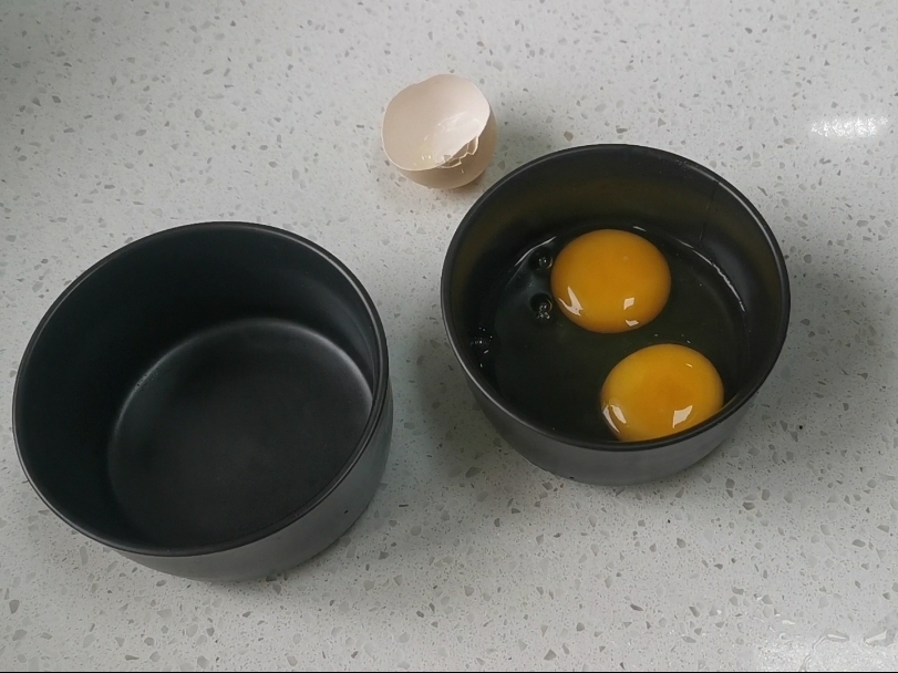 蒸水蛋香滑軟嫩的關(guān)鍵是雞蛋與水的比例，一個(gè)蛋殼就可以搞定的做法-咸鮮味蒸菜譜