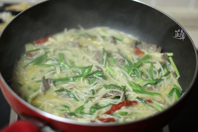 金湯水煮牛肉的做法-酸辣味炒菜譜