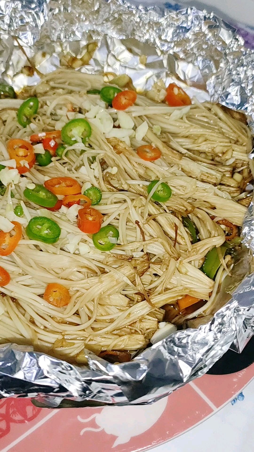 不放鹽的錫紙金針菇的做法-酸辣味燒菜譜