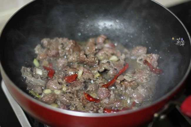 金湯水煮牛肉的做法-酸辣味炒菜譜